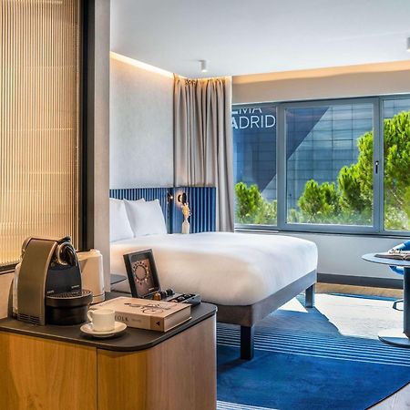 Отель Pullman Madrid Airport & Feria Экстерьер фото