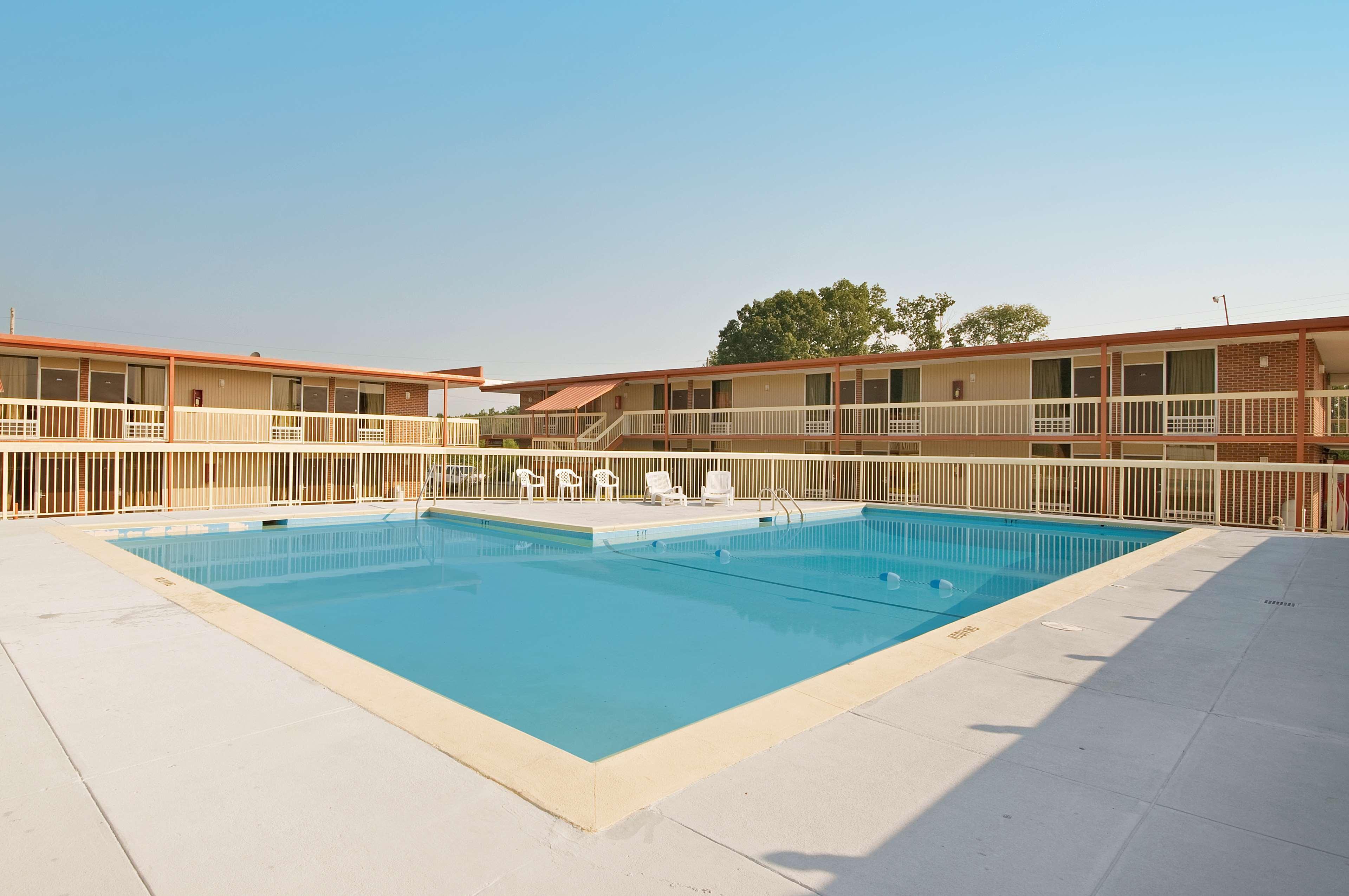 Отель Pullman Madrid Airport & Feria Экстерьер фото