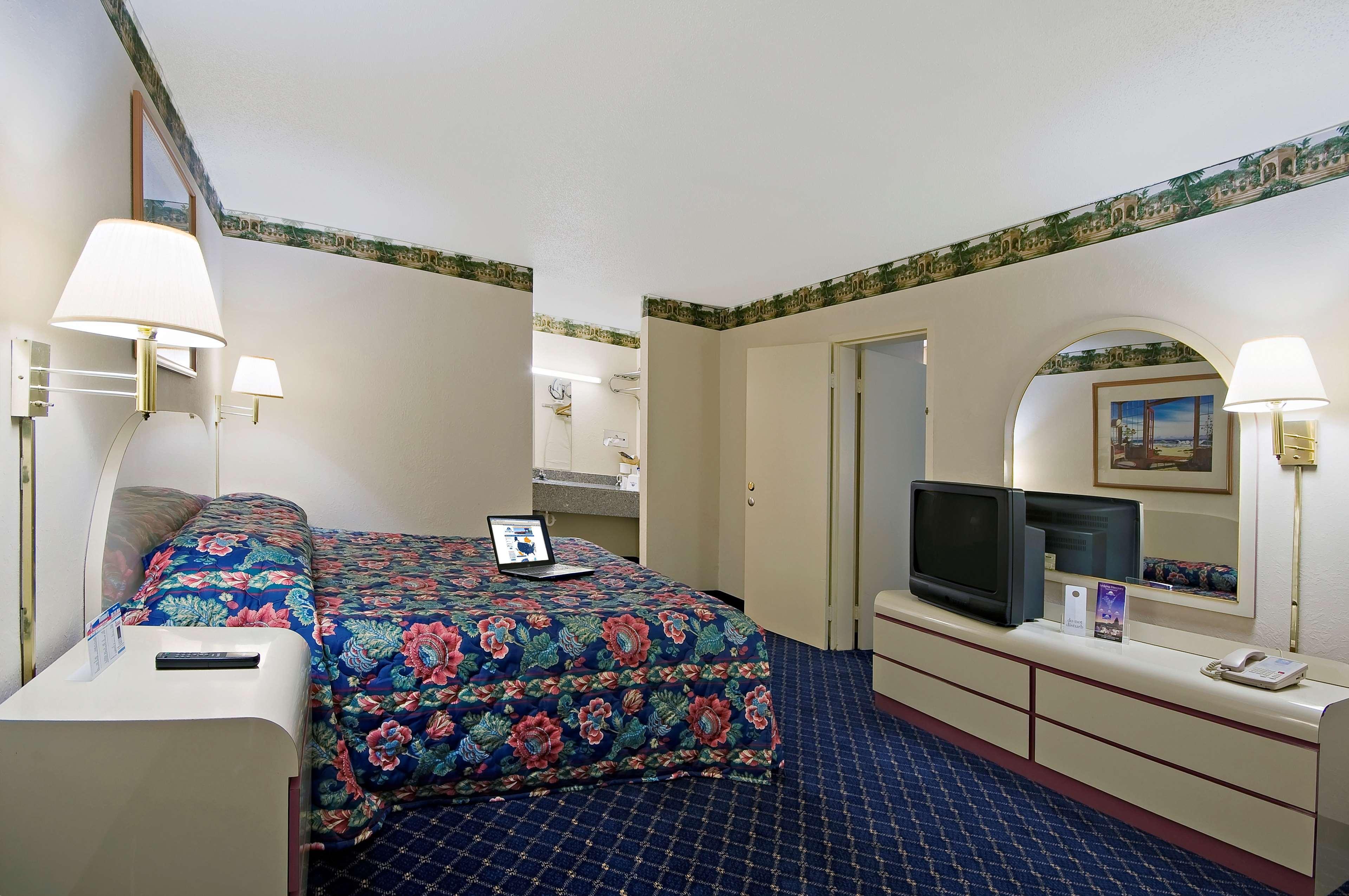 Отель Pullman Madrid Airport & Feria Экстерьер фото
