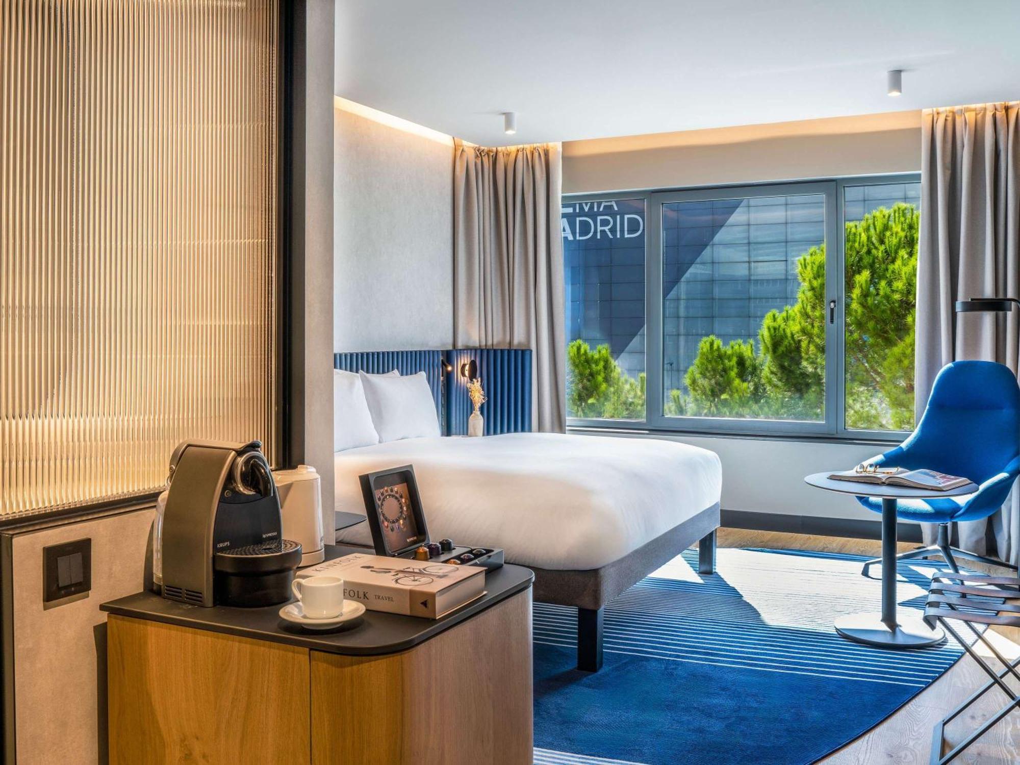Отель Pullman Madrid Airport & Feria Экстерьер фото