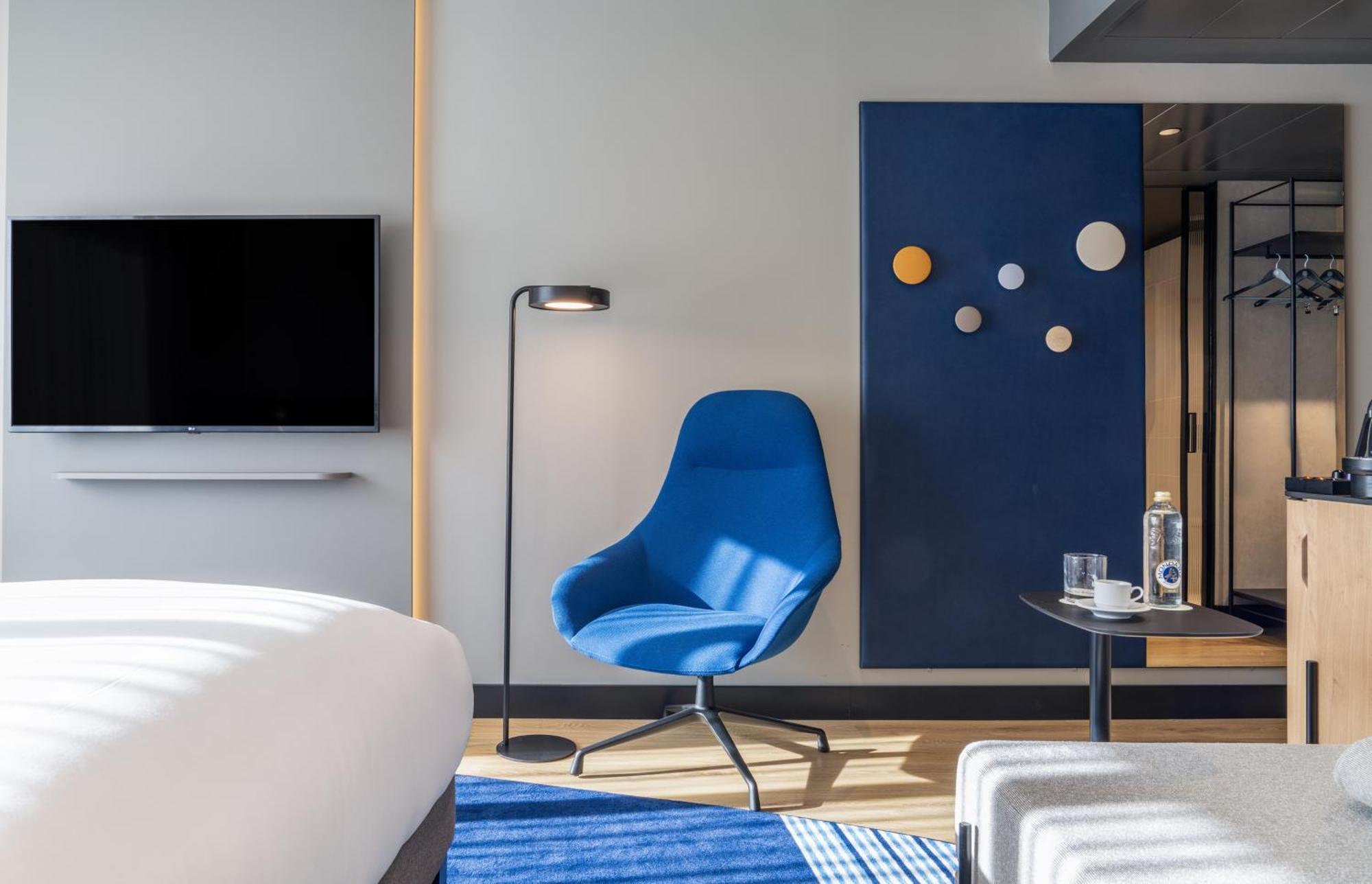 Отель Pullman Madrid Airport & Feria Экстерьер фото