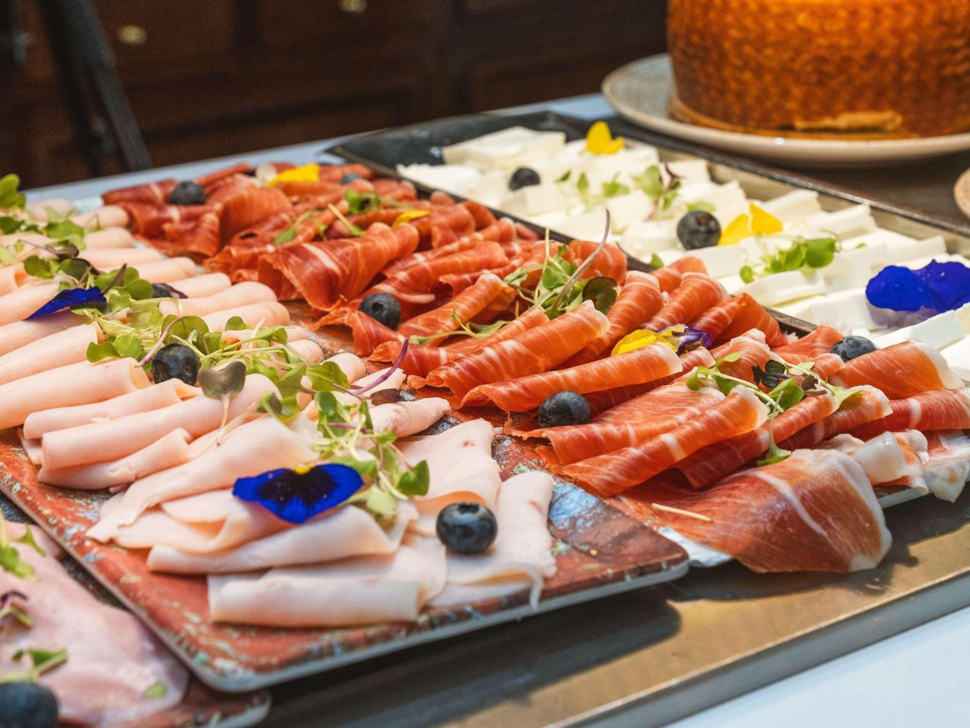 Отель Pullman Madrid Airport & Feria Экстерьер фото