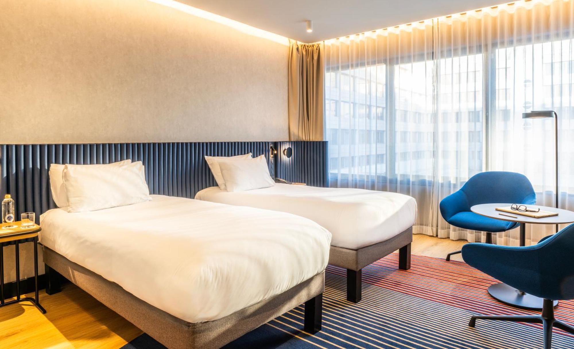 Отель Pullman Madrid Airport & Feria Экстерьер фото