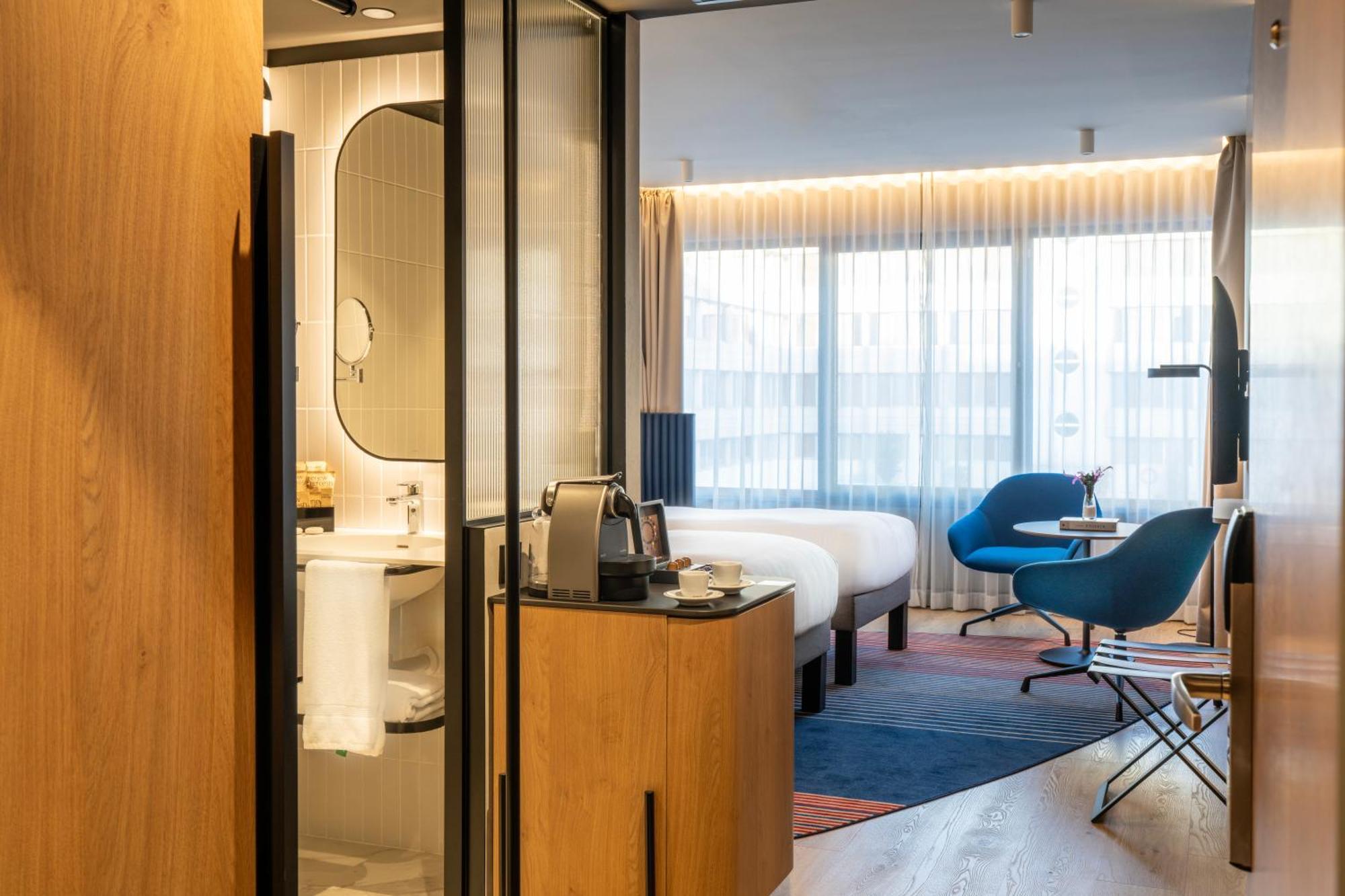 Отель Pullman Madrid Airport & Feria Экстерьер фото