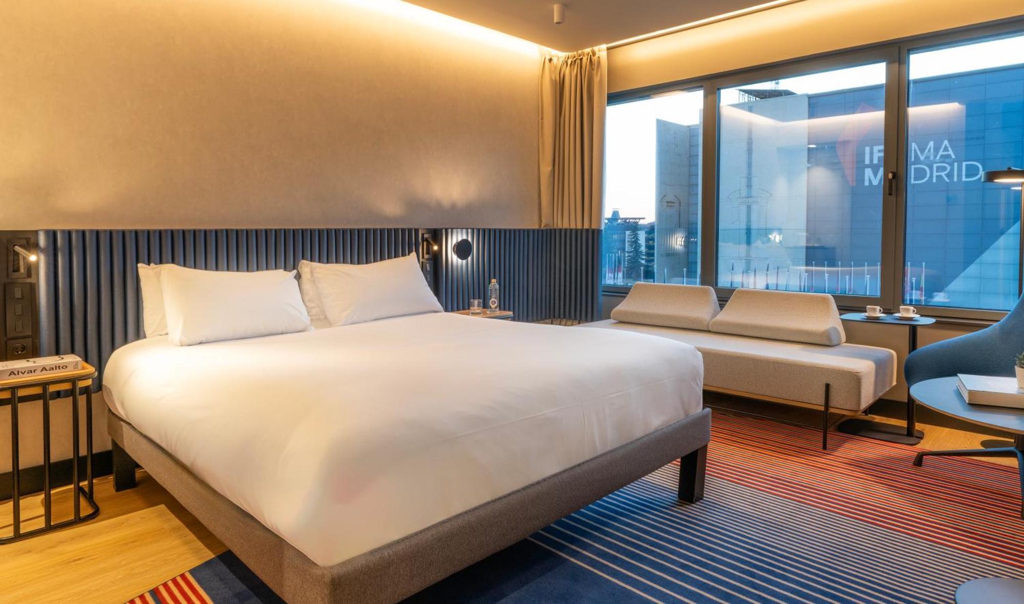 Отель Pullman Madrid Airport & Feria Экстерьер фото