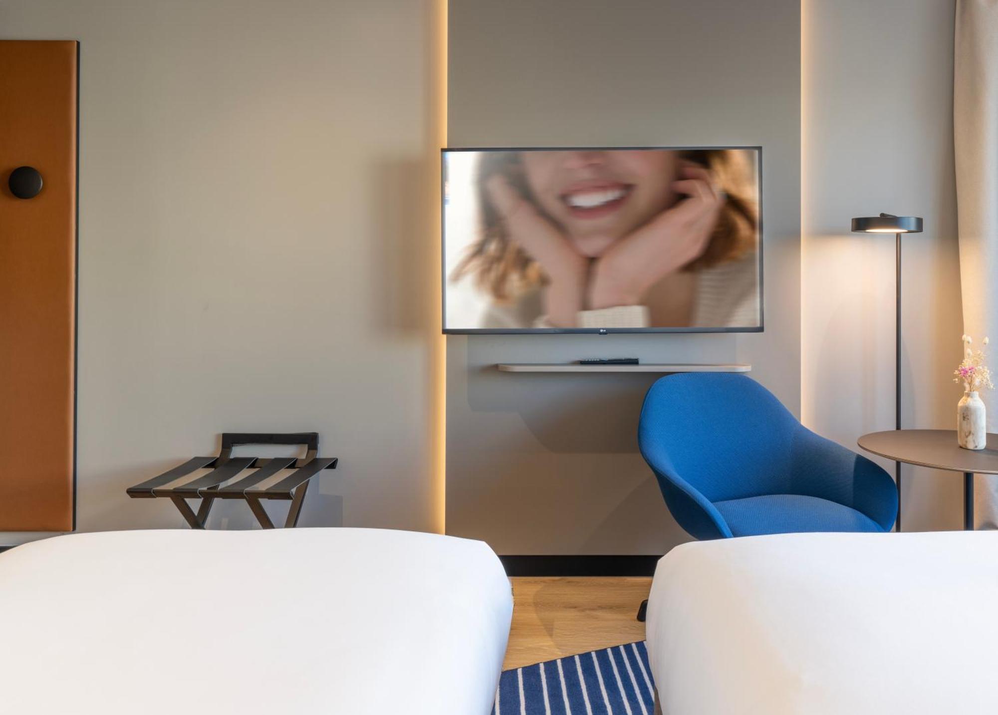 Отель Pullman Madrid Airport & Feria Экстерьер фото