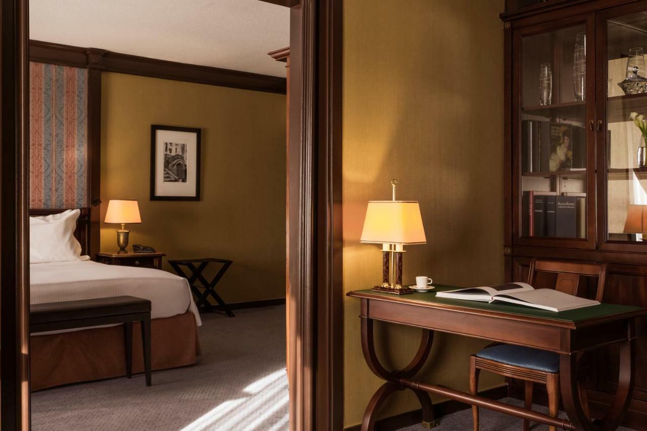 Отель Pullman Madrid Airport & Feria Экстерьер фото