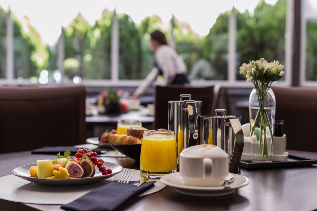 Отель Pullman Madrid Airport & Feria Экстерьер фото